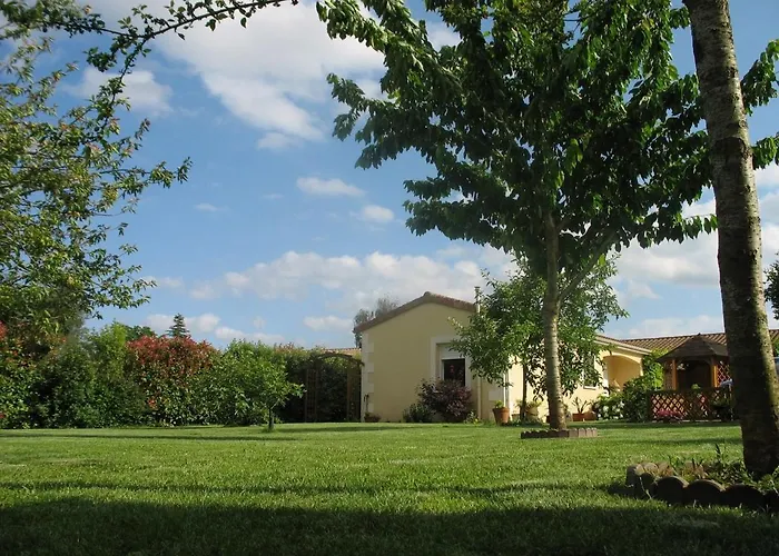 Agapanthe Holiday home Saint-Georges-les-Baillargeaux